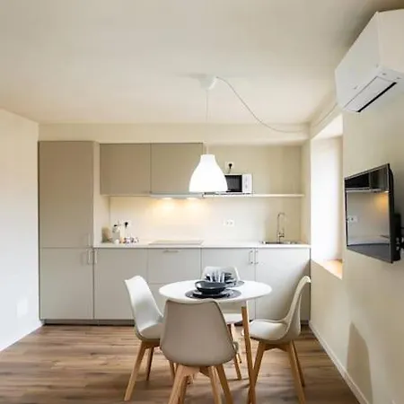 Monolocale Moderno E Porta Nuova Vittorio アパート