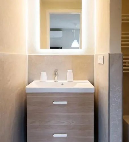 Monolocale Moderno E Porta Nuova Vittorio *